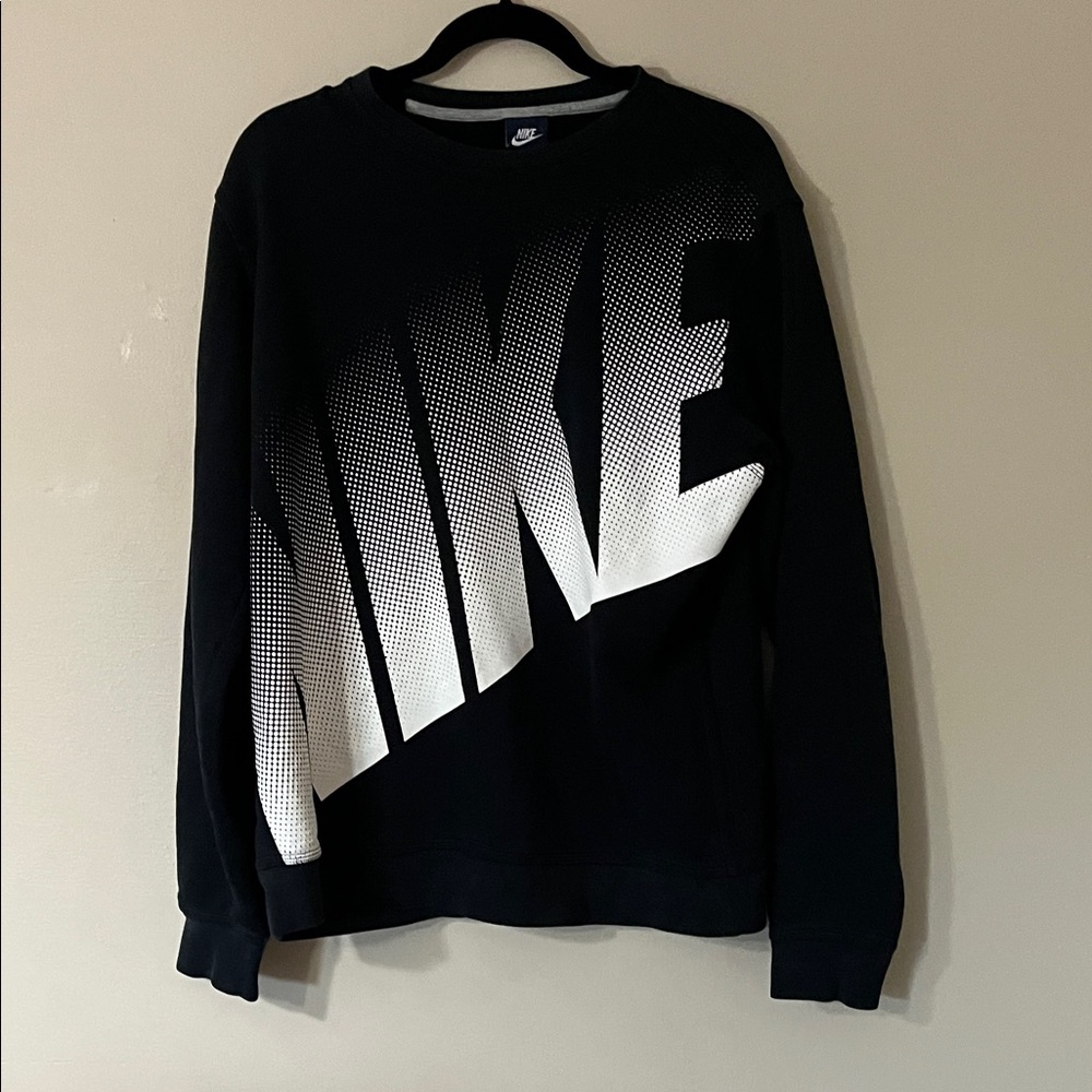 Nike Men's Black and White Crewneck Sweater